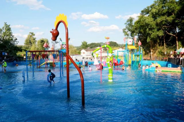 奋斗百年路启航新征程一池清水快乐一群孩子激活一个山村