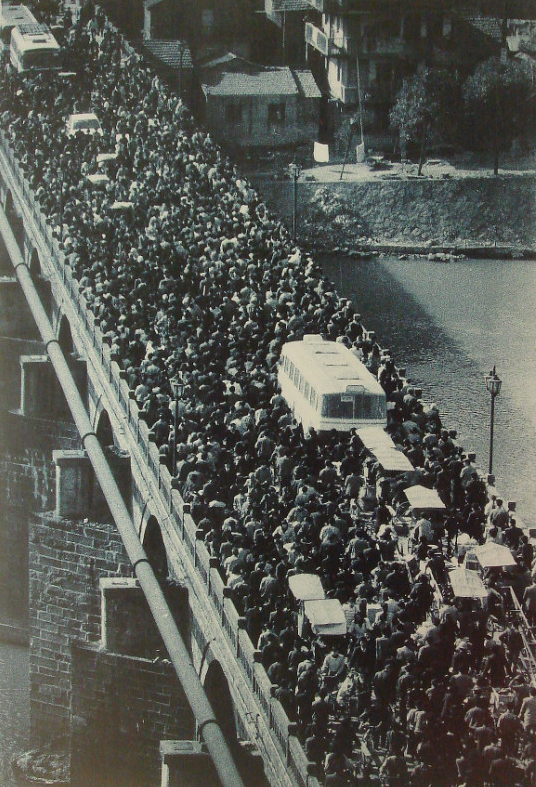 金华老照片,通济桥堵车名场面,经历过的人都老了,有几张你认识