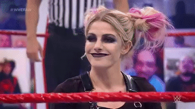 赛的选手 展开的四重威胁赛 她们分别是 明日华(asuka) 娜欧米(naomi)