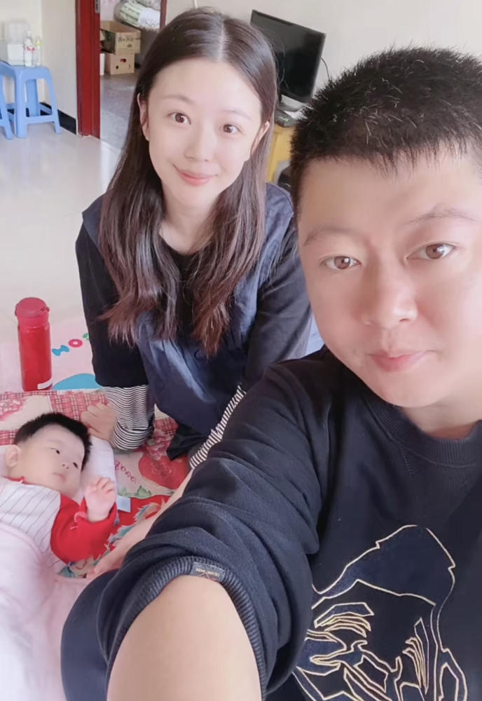 不仅娶了比她小12岁的95后娇妻,婚后老婆还为他生了一个儿子,夫妻俩还