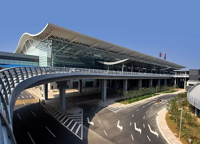 我国一座"国家中心城市",一直没有条件修建机场,却不影响发展