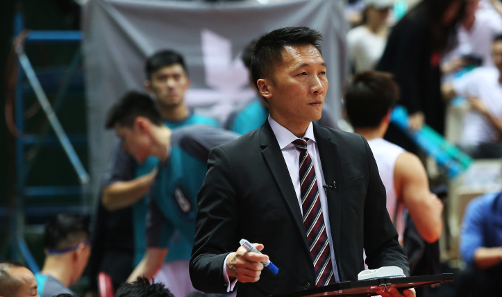台湾省知名教练许晋哲确实近几年中国队在世界赛上表现不佳,球迷们总