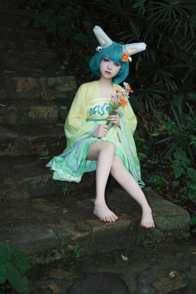 cos:蔡文姬 "给你插朵小花花"