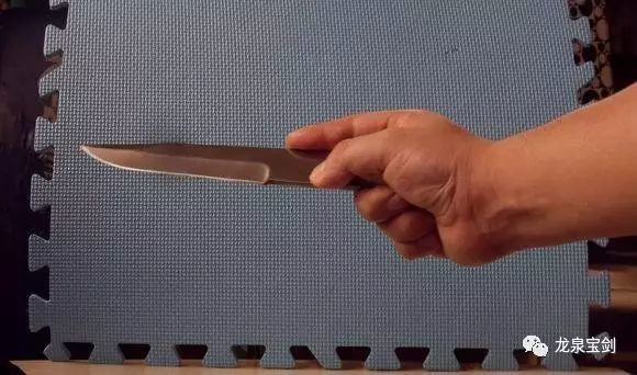 龙泉宝剑图解几种常见的飞刀握法学起来