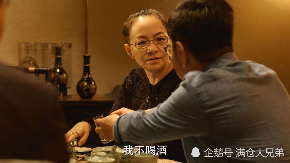 这场戏不仅贡献了一条真实的热搜,也不仅有爱奇艺老大龚宇本人实名