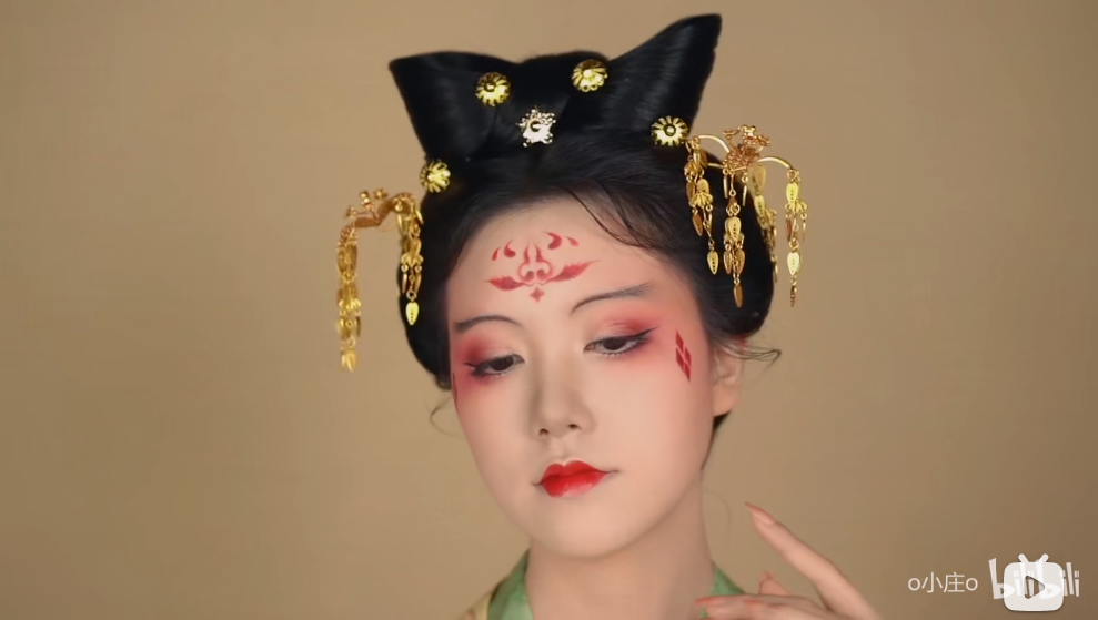 b站弹幕炸了!绝美唐朝girl终于藏不住了