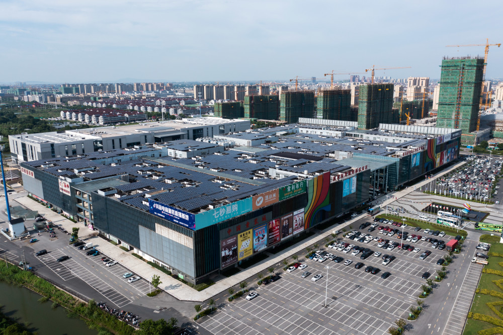 空中俯瞰织里中国童装城(7月13日摄,无人机照片).