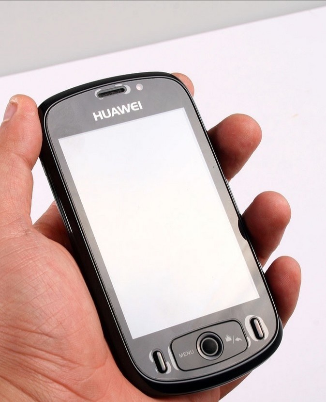 答案是2003年,华为正式推出华为a616按键手机,不久推出了华为第一款