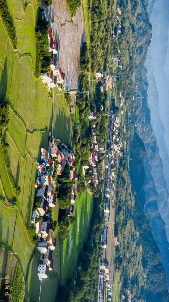 方畈村隶属舒城县汤池镇,位于汤池镇西北部,离镇区8公里.