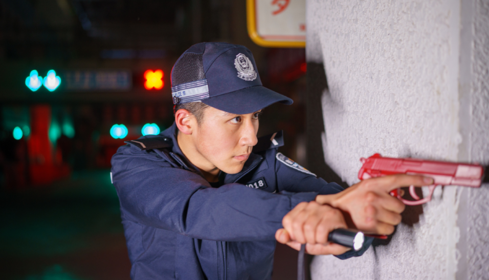 警校生公交车上抓小偷被表扬还被记三等功我得更努力才行