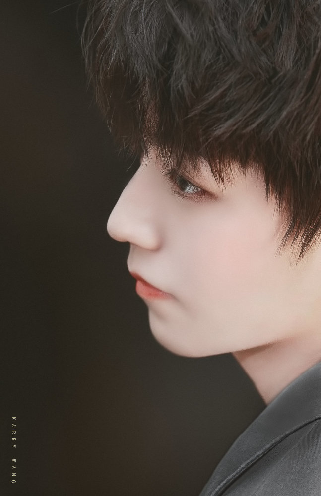 王俊凯壁纸侧脸真的太绝了