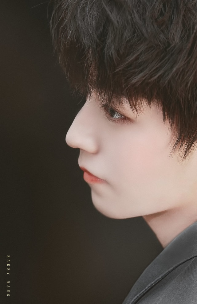 王俊凯壁纸 侧脸真的太绝了