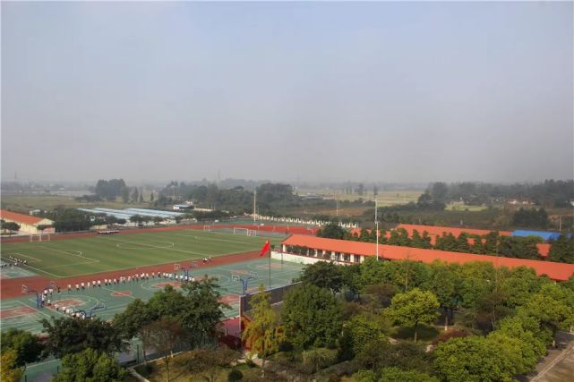 雅安市强项双语中学倾情倾力教好每一位学生