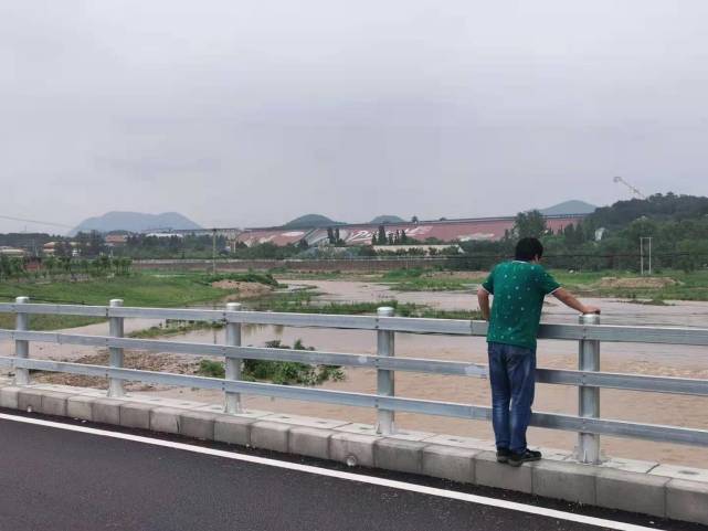 北京海子水库今日提闸泄水