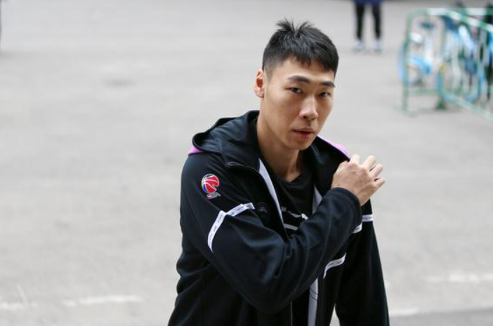 cba 巩晓彬看走眼了？CBA球员NBL首秀状态不佳，放弃他成明智决定