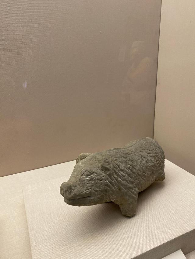 石猪stone pig东汉(25-220年)eastem han dynasty (25-220)峨帽 双福