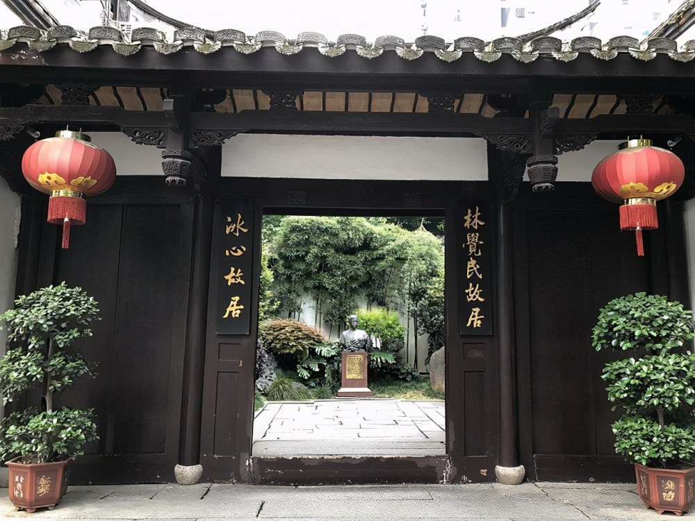 冰心长子吴平的悲喜人生,与妻儿对簿公堂,父母墓碑被长子涂鸦