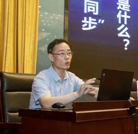 省高级法院新闻办主任张志平,省检察院宣教处处长李建奇结合新闻宣传
