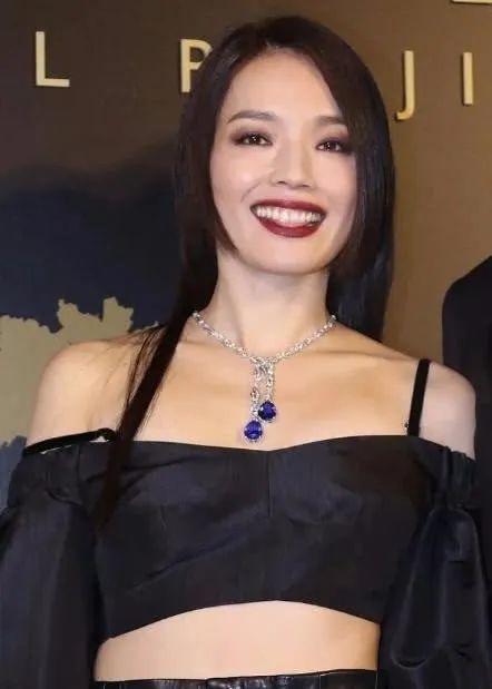 舒淇这招真狠!上身仅靠"巴掌大"布料遮,不仅不丑,还意外时尚