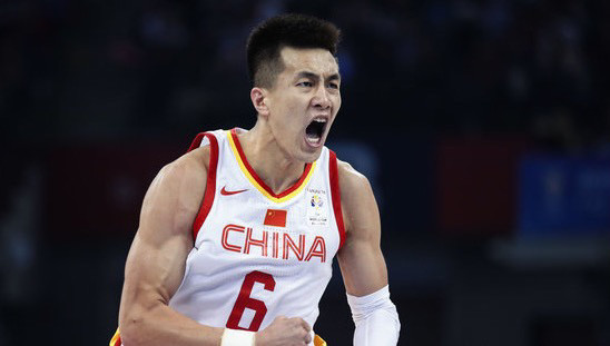 郭艾伦 CBA三消息：郭艾伦无缘亚洲杯，首钢再续约一人，易建联又黑一圈