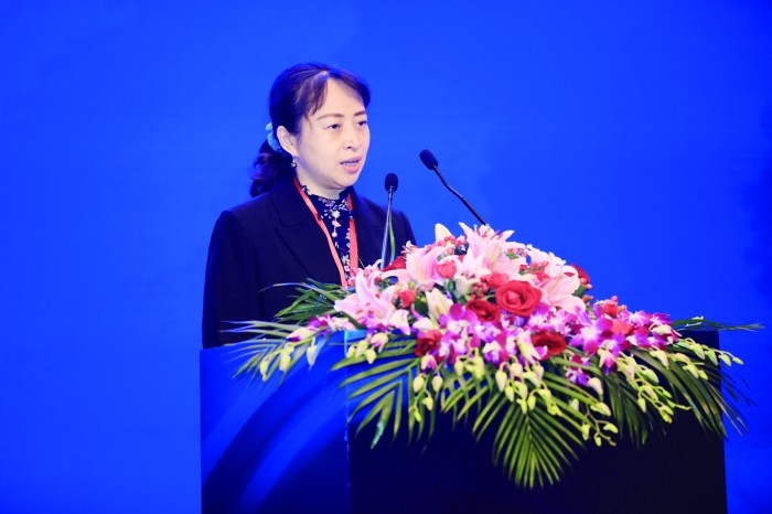 中基协党委委员副秘书长黄丽萍基金业迸发出旺盛活力