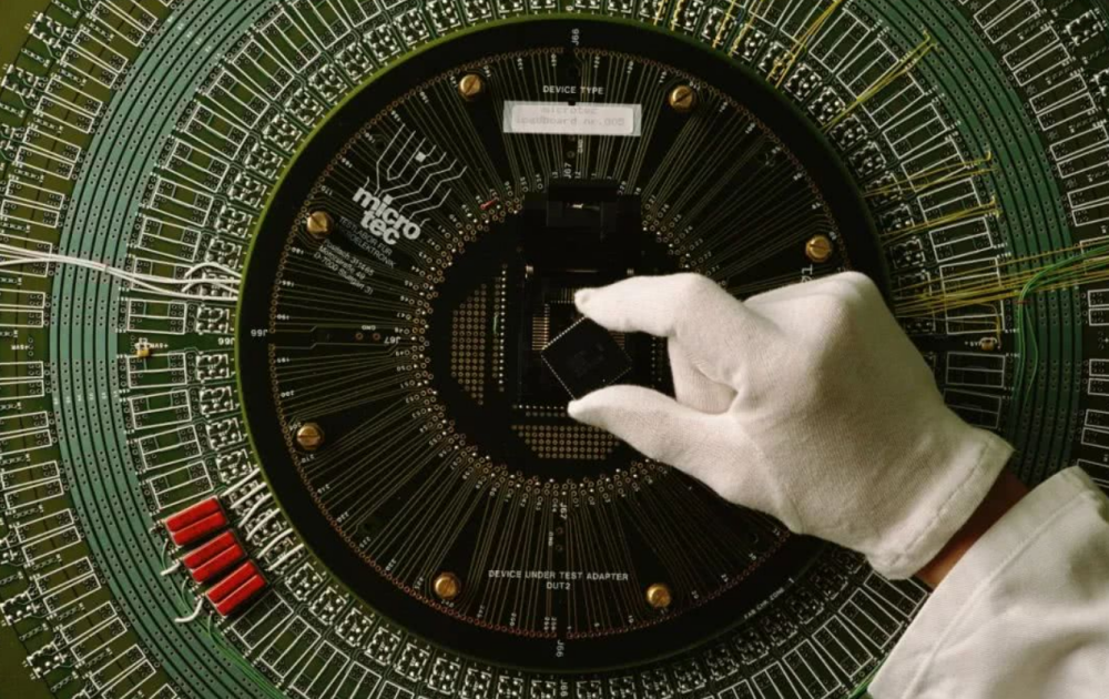 瑞士成功在二硫化钼上加入超导体储电,全新材料有望替代硅基芯片