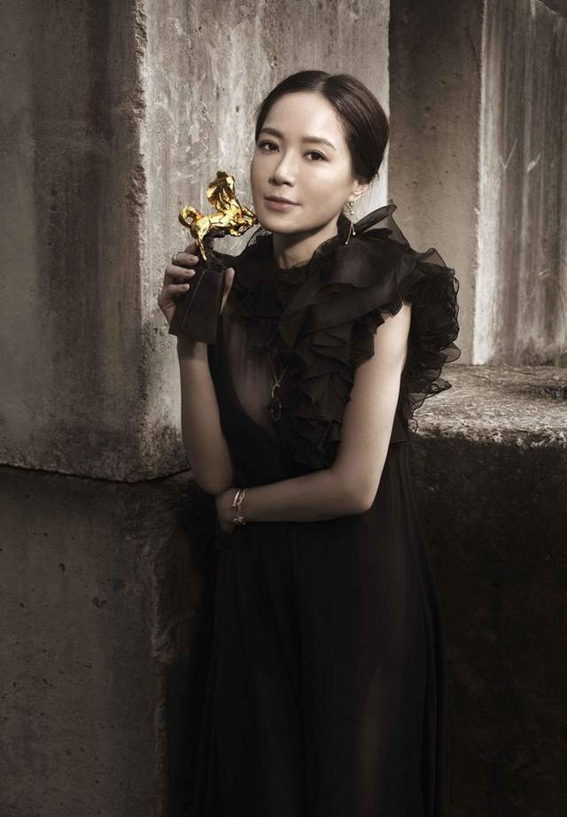 与selina前夫分手后,尹馨迎首个生日,接种内地疫苗残剂当礼物