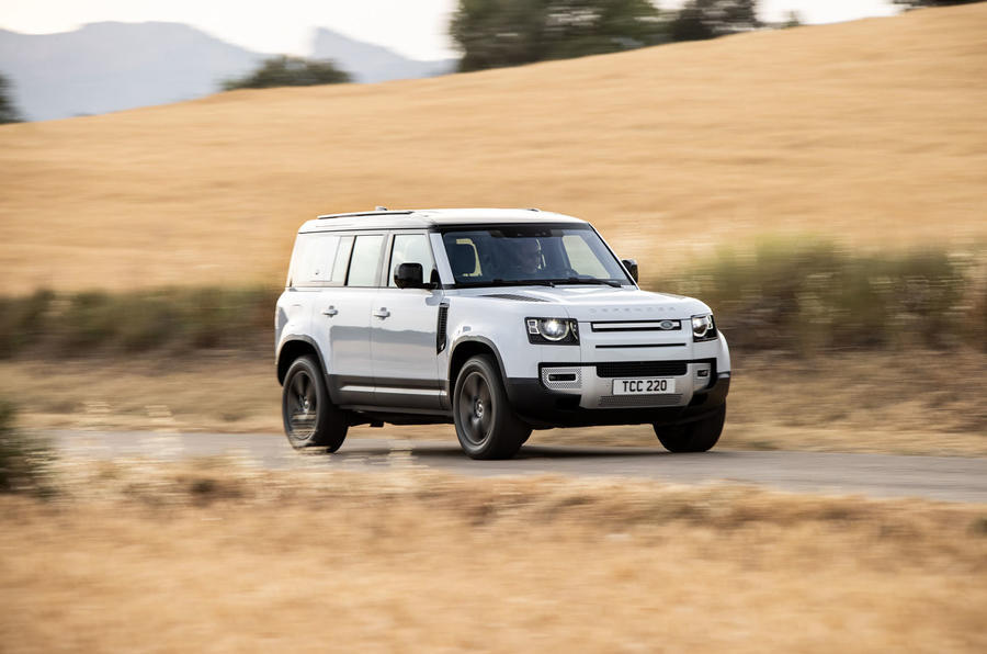 这是我们本周尝试的两款land rover defender 中的第一款,虽然它不如