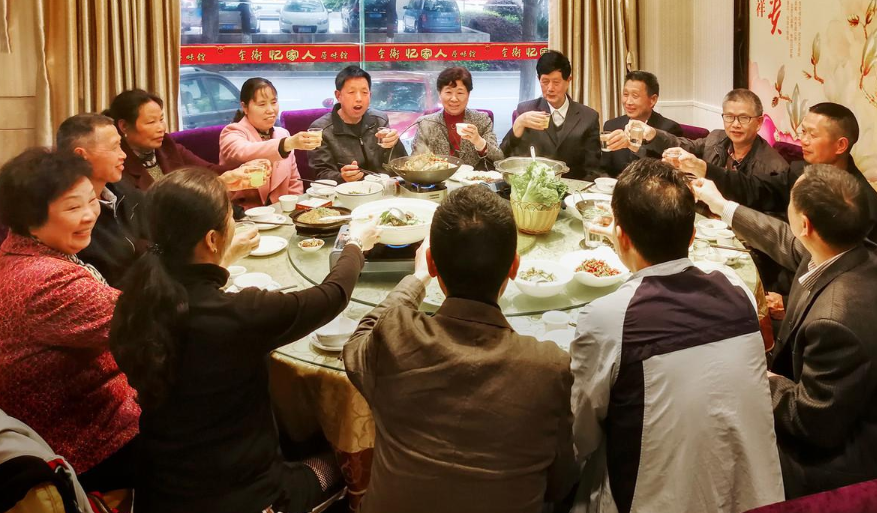 饭局上,提前离席最好别做这3个举动,自以为有面子,实则低级