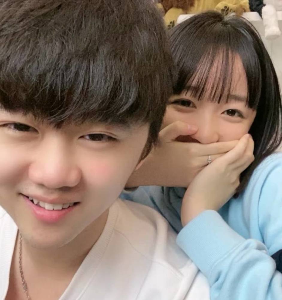 健身主播可欣情绪失控自嘲连狗都不如辛巴我是不是对你太好了