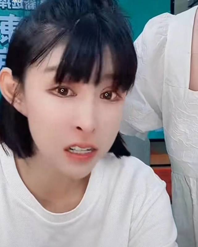 健身主播可欣情绪失控自嘲连狗都不如辛巴我是不是对你太好了