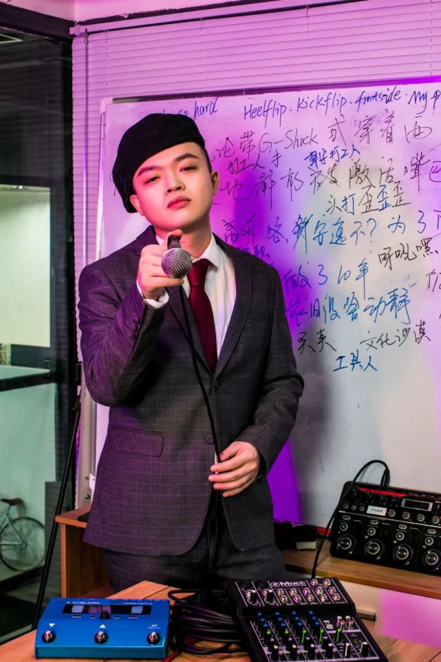 说唱新世代玄朗首登乐堡开躁音乐节舞台_腾讯新闻