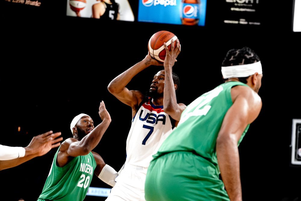 美国队 狂胜39分，4NBA主力轮休一样赢，奥运争冠第一热门出炉，美国悬了