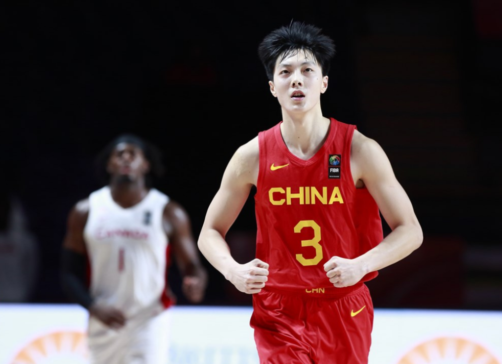 fiba关注胡明轩:他的外号是"胡椒仔" 成长离不开杜锋的帮助_腾讯新闻