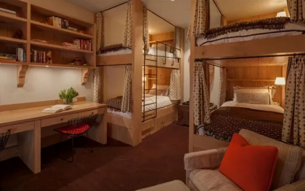 但若是宿舍条件好,每位学生可以拥有独立的空间,学生就可以待在宿舍