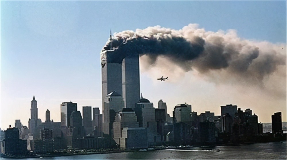 911事件中,唯一向塔台汇报劫机情况的华裔空姐,最后怎么样了?