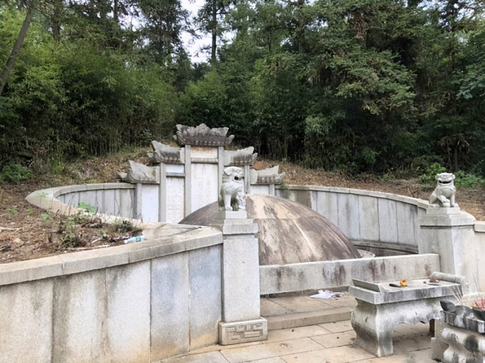 曾国藩墓被炸开考古队进去后匆忙退出便下令将其永久封闭