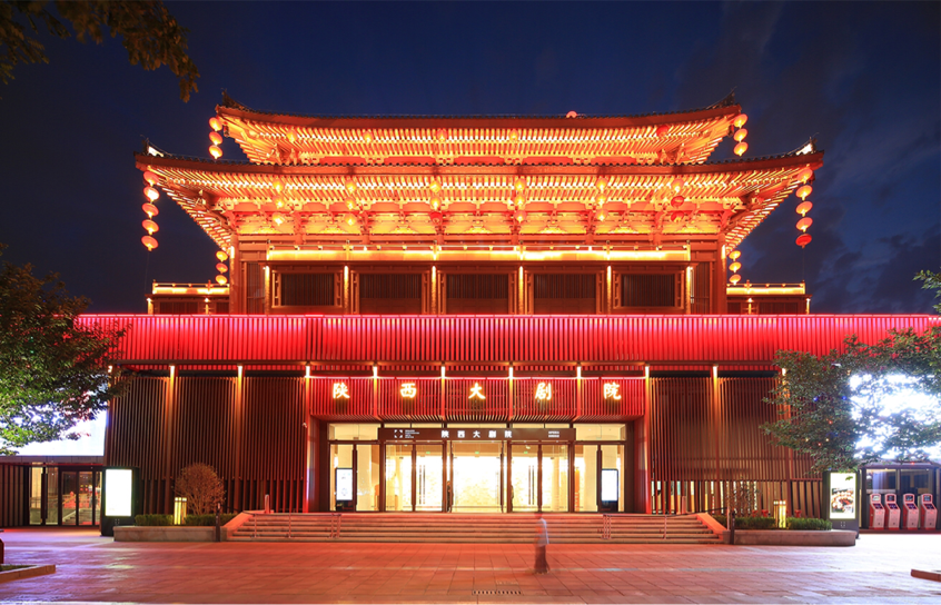 大唐不夜城而近期复建的明德门,可以说彻底颠覆了以往"新唐风"建筑