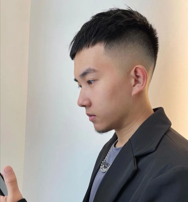 80分颜值的男生剪这三款发型超好看时髦显帅