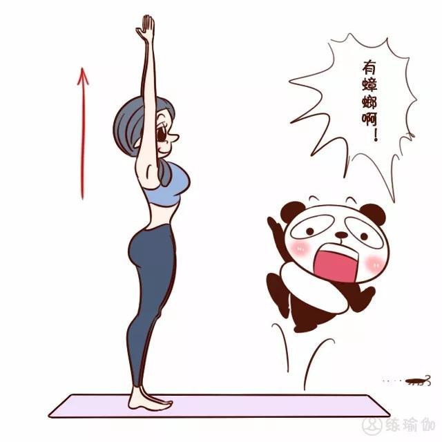 山式站姿立于垫子上 双臂上展头顶合十