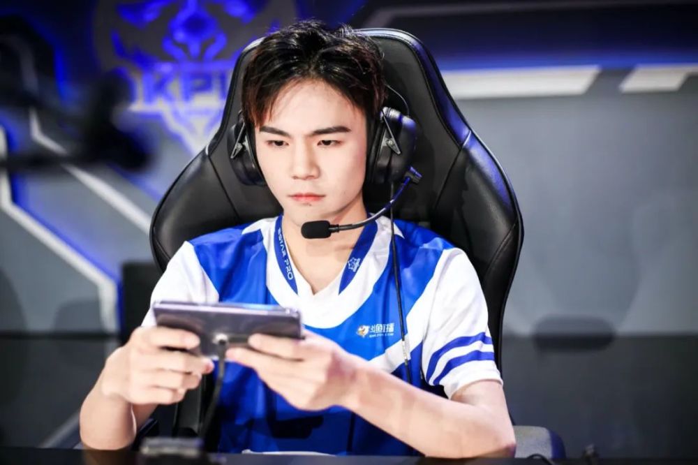 土豪主播排行_斗鱼土豪实力排行:两大神豪联手刷600万拿冠军多名主播上榜