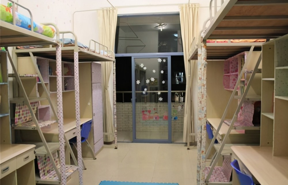 大学四人寝室如何选床位这些误区要避开选择对了受益四年