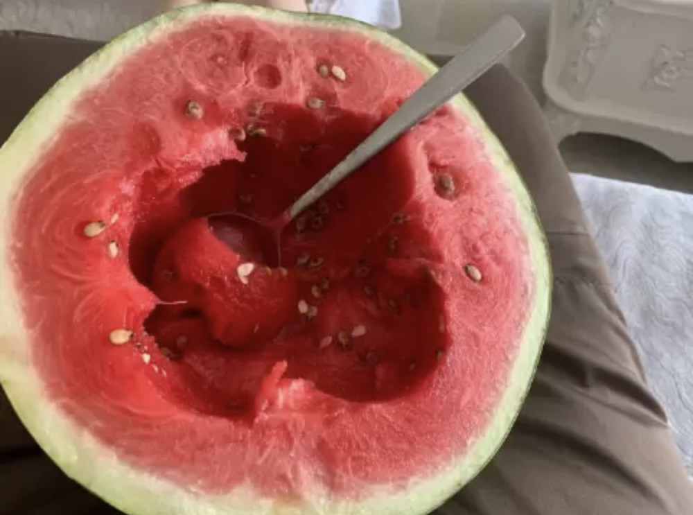 隔夜冰西瓜细菌数引发热搜 我们还能不能放心"吃瓜"?