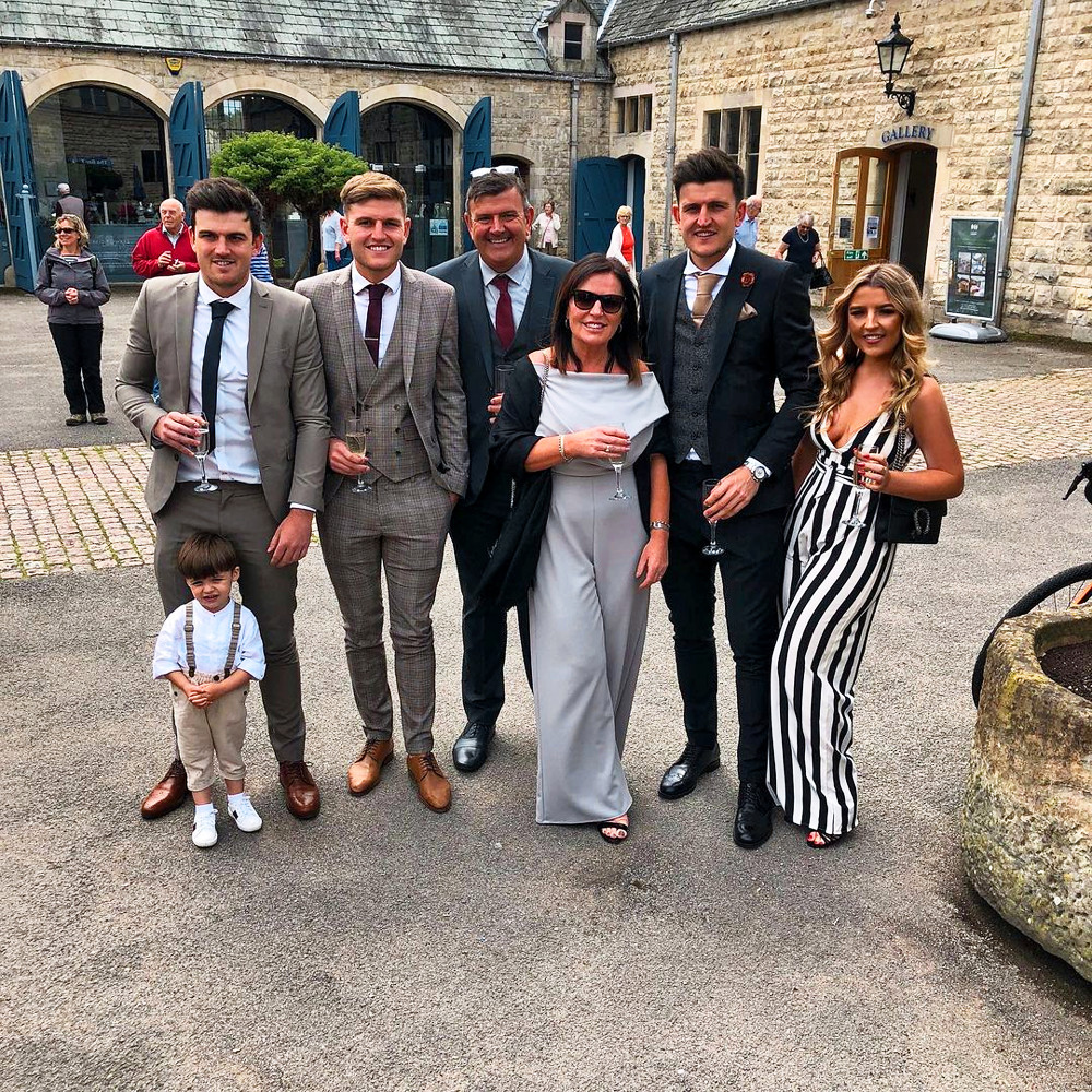 哈里·马奎尔透露,在温布利被无票青年践踏后,父亲肋骨骨折,呼吸困难