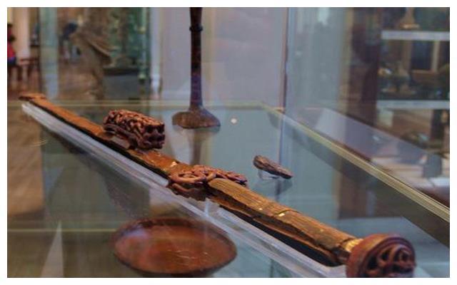 就是在英国博物馆里,发现镇馆之宝是一把汉代剑,其的名字叫做"櫑具剑"