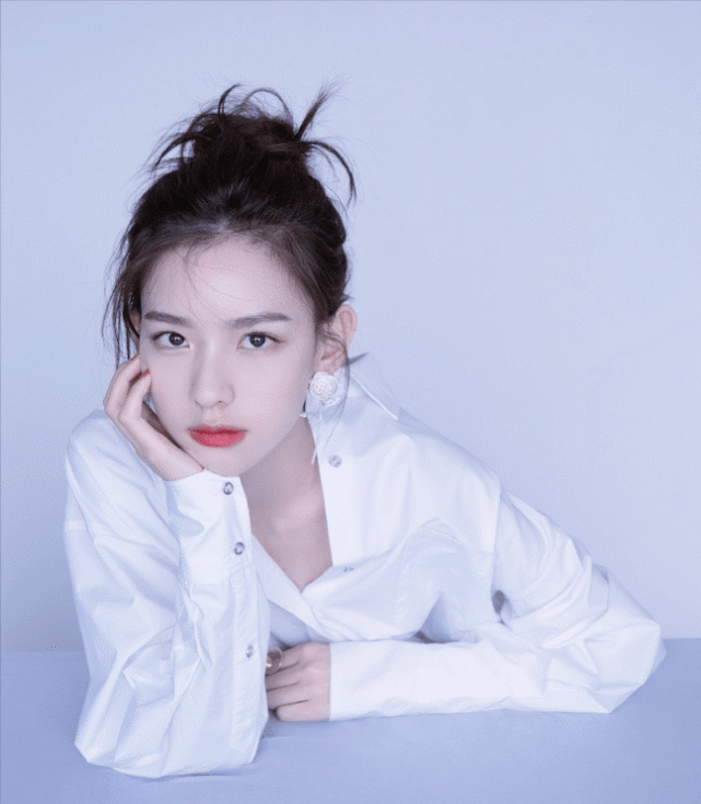 孙一宁靠王思聪火出圈!代言服装同款卖千元,疑似水军刷屏吹颜值