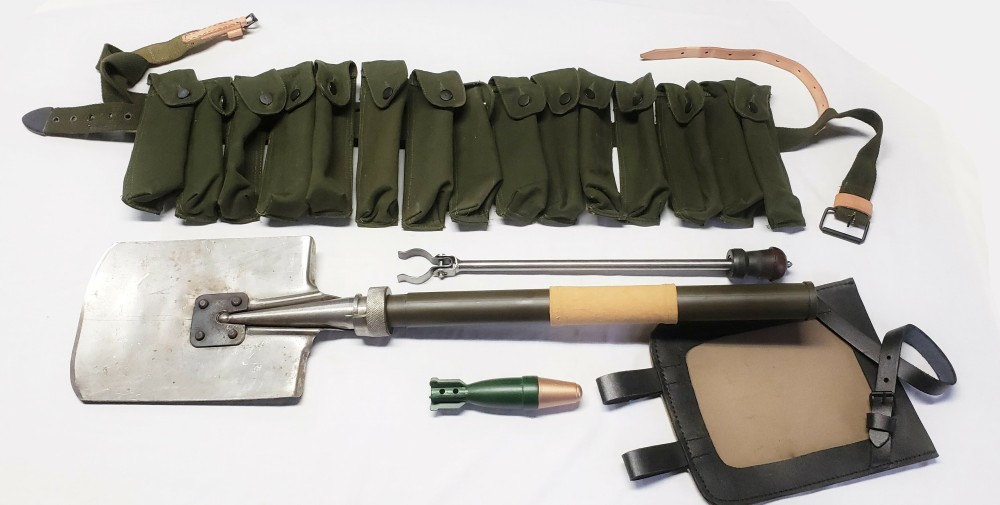 当年毛子铲子炮兵套件,腰上可以围一圈14发的弹带.