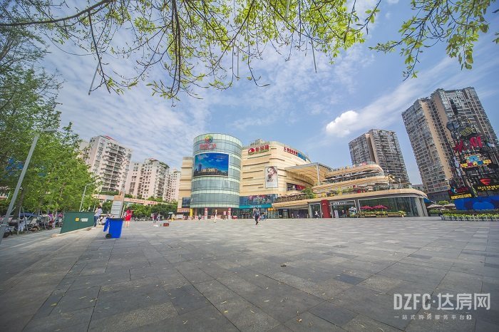 栉比,相比于正在开发的区域,现在成熟区域的好处显而易见: (罗浮广场)