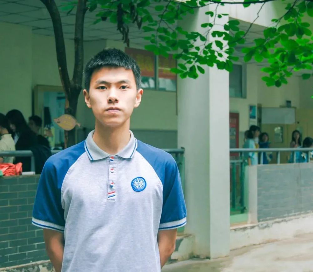 吴雨轩在老师们的眼里,刘湘聪明伶俐,秀外慧中,思维敏锐,不迷信不盲从