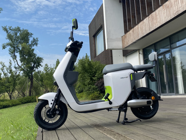 从雅迪f130max绿源inno5台铃超能e30看电动车发展新方向